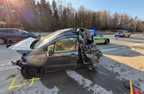 Autobahnpolizeiinspektion: API-TH: Sattelzug kollidiert mit Pannen Pkw auf Standstreifen auf der Autobahn 9 bei Eisenberg!