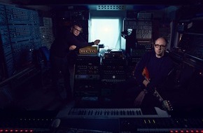 Universal International Division: The Chemical Brothers mit neuem Album "Born In The Echoes" am 17. Juli + Erster Track "Sometimes I Feel So Deserted" ab sofort erhältlich