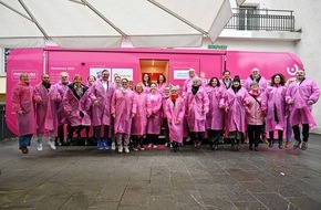 PINK CUBE Test Your Breast: PINK CUBE setzt in Baden mit Politik und Partnern ein starkes Zeichen für die Brustkrebsfrüherkennung