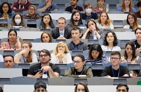 DAAD: Deutsche Hochschulen international begehrt wie nie | "Wissenschaft weltoffen 2022" veröffentlicht