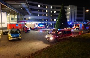 Kreisfeuerwehrverband Segeberg: FW-SE: Großeinsatz in den Segeberger Kliniken - Feuer im Keller