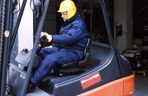 BG BAU Berufsgenossenschaft der Bauwirtschaft: Bauarbeit bei Kälte und Schnee / Gegen Unfälle und Krankheit vorsorgen