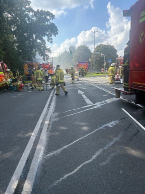 POL-STD: Unbekannte Einschleichdiebe in Harsefeld, Anhänger in Wischhafen entwendet, Mercedes in Stade ausgebrannt, Baufälliges Reetdachhaus in Stade gerät erneut in Brand