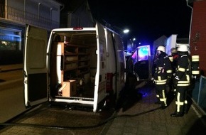 Feuerwehr Stolberg: FW-Stolberg: Feuer 2-SOS, Brand eines Kleintransporters, 2 Ölspuren und eine Amtshilfe