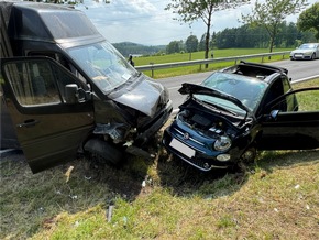 FW VG Westerburg: Verkehrsunfall im Kreuzungsbereich bei Gershasen forderte drei Verletzte