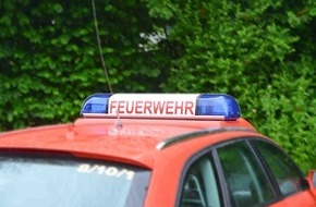 Feuerwehr Herdecke: FW-EN: Umgestürzter Bauzaun und Wasseraustritt aus Gebäude