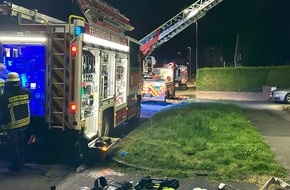 Feuerwehr Moers: FW Moers: Gartenhaus brennt in Moers-Meerbeck komplett aus