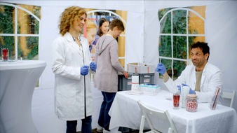 SAT.1: Stammzellspender gesucht! In "Die Landarztpraxis" halten alle zusammen, um das Leben einer jungen Mutter zu retten - ab heute um 19 Uhr in SAT.1 und auf Joyn