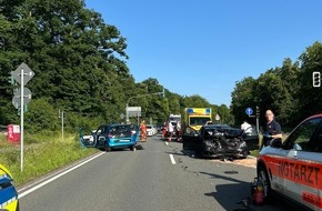 Landespolizeiinspektion Erfurt: LPI-EF: Unfall mit drei Verletzten Personen und zwei nicht mehr fahrbereiten PKW
