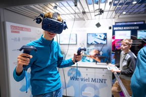 Ehrenkirchen: Gemeinschaftsschule Jengerschule experimentieren in mobiler Industrie-Ausstellung (08.+09.05.)