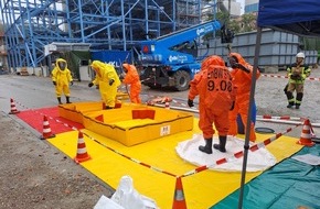 Feuerwehr Stuttgart: FW Stuttgart: Zwei Personen bei Ammoniakaustritt leicht verletzt