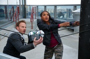TELE 5: "Ich durfte Ian Ziering küssen!"/ "Sharknado 2"-Darstellerin Vivica A. Fox im TELE 5-Interview / "SchleFaZ Spezial" mit Oliver Kalkofe und Peter Rütten am 21. November ab 22:05 Uhr auf TELE 5 (FOTO)