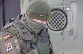 PIZ Ausrüstung, Informationstechnik und Nutzung: Korrigierte Fassung: Bundeswehr erhält moderne Soldatenfunkgeräte