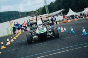 Universität Kassel: Ausstellung: Das Herkules Racing Team zeigt Rennwagen und Fahrsimulator