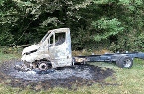 Polizeipräsidium Freiburg: POL-FR: Sasbach am Kaiserstuhl: Gestohlener Lkw in Brand gesetzt - Zeugen gesucht