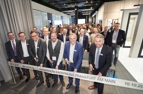 Schüco International KG: Neue Schüco Repräsentanz in Frankfurt / Showroom und Büro im Nextower