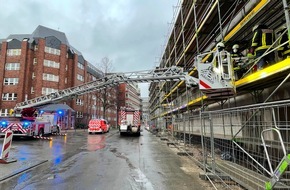 Feuerwehr Bochum: FW-BO: Unfall auf der Baustelle des Viktoria Karree - Feuerwehr rettet schwerverletzten Bauarbeiter
