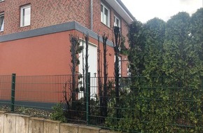 Polizei Mettmann: POL-ME: Hecke in Brand geraten - Wülfrath - 2104029
