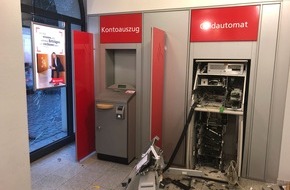 Polizeiinspektion Hameln-Pyrmont/Holzminden: POL-HM: Geldautomat in der Fußgängerzone gesprengt