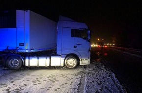 Polizeidirektion Pirmasens: POL-PDPS: Sattelzug kommt ins Schleudern