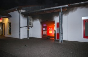 Polizeipräsidium Mittelhessen - Pressestelle Gießen: POL-GI: Pressemeldung vom 25.03.2019:






Pohlheim: Hoher Sachschaden bei Sprengung in einer Bankfiliale in der Neue Mitte - Kripo sucht Zeugen