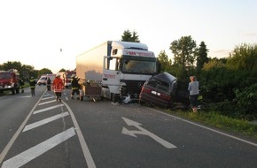 Polizeiinspektion Hildesheim: POL-HI: Verkehrsunfall mit drei schwer verletzten Personen