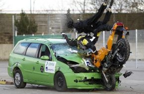 AXA Konzern AG: Crashtests 2009: Landstraßen - wie sicher sind sie wirklich? (Mit Bild)