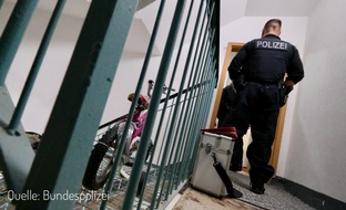 Bundespolizeidirektion Pirna: BPOLD PIR: Einschleusen von Ausländern - syrischer Schleuser in Halle (Saale) verhaftet