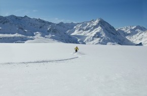 Tourismusbüro Kühtai: K2 Women's Camp und Tourentage mit Gerlinde Kaltenbrunner im Kühtai
auf über 2.020 Metern Seehöhe - BILD