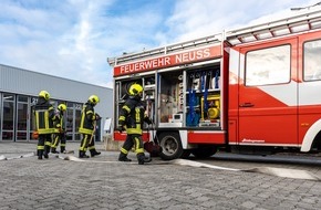 Feuerwehr Neuss: FW-NE: Feuerwehr Neuss erreicht historischen Teilnehmerrekord in der Grundausbildung | Mitgliedergewinnungsaktion ist ein Erfolg