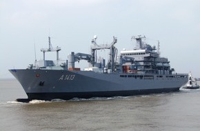 Presse- und Informationszentrum Marine: Einsatzgruppenversorger "Bonn" wird Flaggschiff im NATO Verband SNMG2