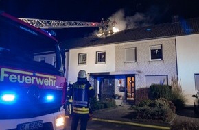 Feuerwehr Recklinghausen: FW-RE: Brand am ersten Weihnachtstag - Kein besinnliches Weihnachten für zwei Bewohner - Zwei verletzte Personen