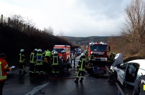 Polizeidirektion Neustadt/Weinstraße: POL-PDNW: Schwerer Verkehrsunfall auf B38