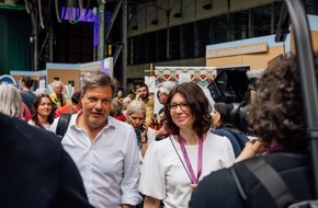 GLS Bank: GLS Bank und Stadt Bochum bringen Tausende in der Jahrhunderthalle zusammen / 13.000 Menschen feierten ein Gutes Morgen