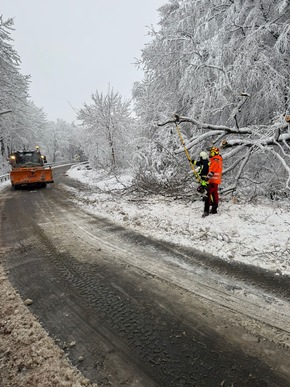 FW-EN: Schneefall sorgt für eine Vielzahl von Einsätzen bei der Hattinger Feuerwehr