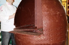 Léman Centre: Réalisation et dégustation d'une truffe géante au Leman Centre Crisser dans le cadre du Championnat vaudois des apprentis pâtissiers-confiseurs 2012