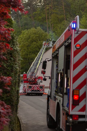 FW-MK: Parallele Einsätze beschäftigten die Feuerwehr Iserlohn am Freitagabend