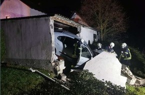 Polizeiinspektion Nienburg / Schaumburg: POL-NI: Glück im Unglück Fahrzeug durchbricht Garagenmauer