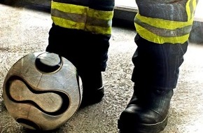 Feuerwehr Gelsenkirchen: FW-GE: Brandheißer Fußball in Gelsenkirchen