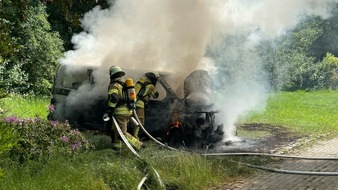 Kreisfeuerwehr Oldenburg: FW-OLL: Transporter brennt aus - ein Übergreifen des Feuers wurde verhindert