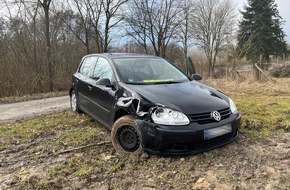 Polizeipräsidium Nordhessen - Kassel: POL-KS: Beschädigter VW Golf bleibt im Feld stecken: Polizei erbittet Hinweise auf Unfallstelle im Bereich Schauenburg, Baunatal oder Edermünde