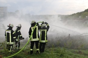 Freiwillige Feuerwehr Menden: FW Menden: Feuerwehr übt am Forsthaus Lahr/Der Löschzug Mitte der Feuerwehr Menden übte am Samstag hinter dem Forsthaus Lahr den Ernstfall.