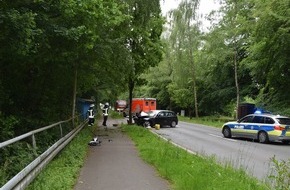 Kreispolizeibehörde Herford: POL-HF: Verletzte bei Unfall-
Fahrzeug kam von der Fahrbahn ab