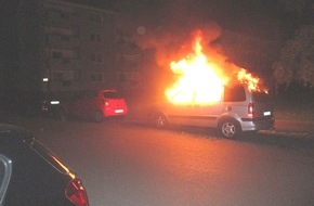 Polizei Hagen: POL-HA: Opel auf Emst brennt völlig aus