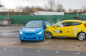 AXA Konzern AG: Crashtests 2014: Vom Sicherheitsgurt zum Autopiloten - mehr Technik, weniger Tote? (FOTO)