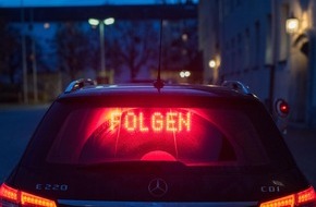 Bundespolizeidirektion Sankt Augustin: BPOL NRW: Autofahrer nach Verfolgung mit Dienstfahrzeug auf der Autobahn gestellt - Mann leistet nach Festnahme durch Bundespolizei erheblichen körperlichen Widerstand