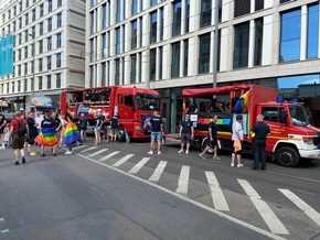 FW-F: Feuerwehr setzt Zeichen für Toleranz beim CSD in Frankfurt