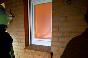 Freiwillige Feuerwehr Aurich: FW-AUR: Kerzenschein für Brand gehalten