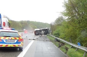 Verkehrsdirektion Koblenz: POL-VDKO: Verkehrsunfall mit einer verletzten Person, Wohnmobil umgestürzt.