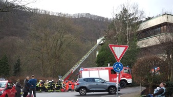 Feuerwehr Iserlohn: FW-MK: Feuer auf Dachterrasse